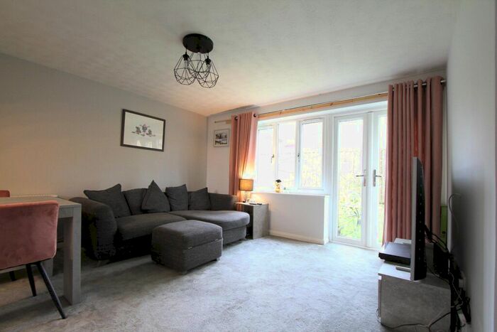 1 Bedroom Flat To Rent In Broome Way, Banbury, Oxon, OX16