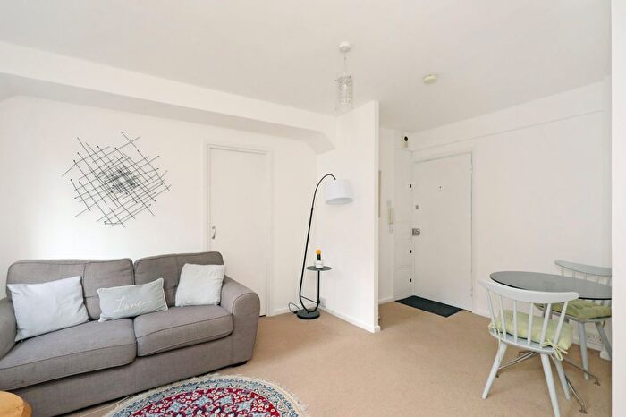 1 Bedroom Flat To Rent In Upper Richmond Road, West Putney, SW15