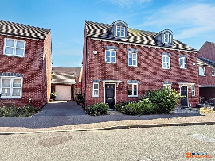 4 Bedroom Semi-Detached House For Sale In Usbourne Way, Ibstock, LE67