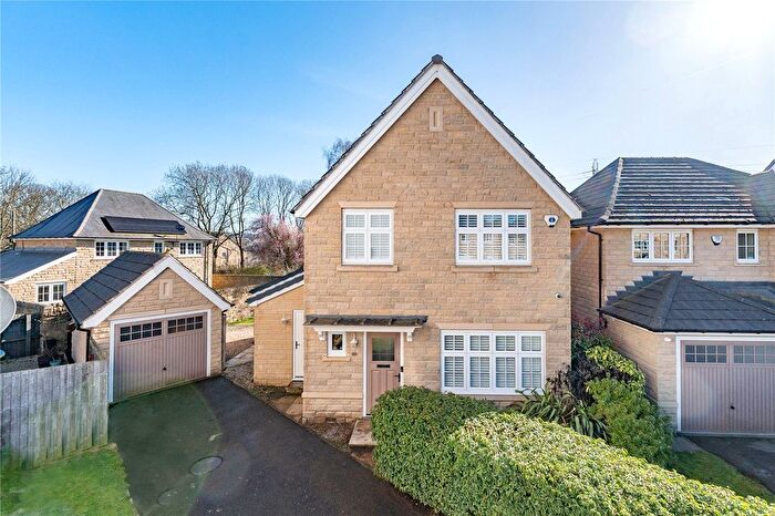 3 Bedroom Detached House For Sale In Brodrick Drive, Horsforth, Leeds, LS18