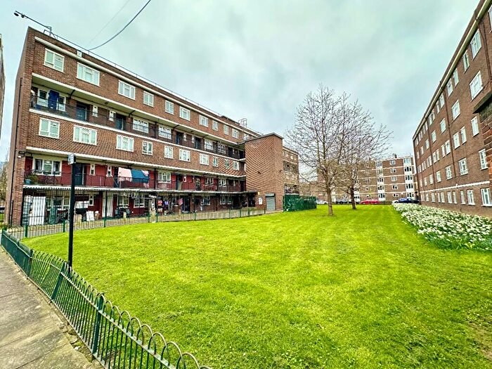 3 Bedroom Flat For Sale In Geffrye Court, London, N1