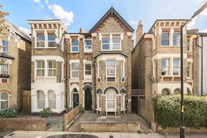 1 Bedroom Flat To Rent In Oakhurst Grove, East Dulwich, SE22