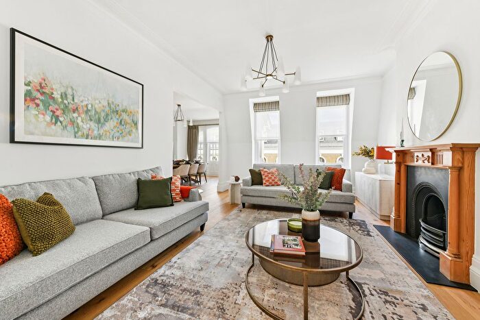 4 Bedroom Flat To Rent In St Georges Court, Gloucester Road, London, SW7