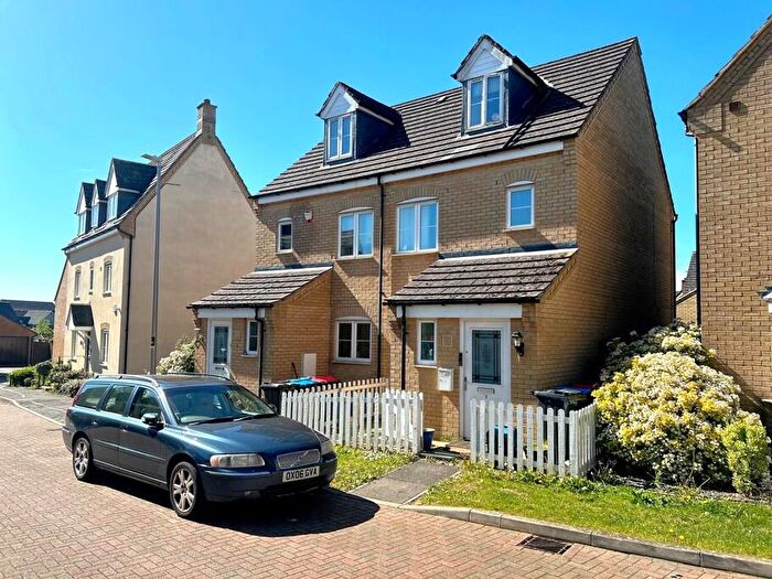 3 Bedroom Semi-Detached House To Rent In Oberon Way, Oxley Park, MK4