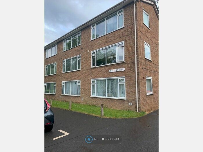 1 Bedroom Flat To Rent In Kneller Road, Twickenham, TW2