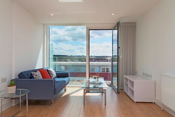 2 Bedroom Flat To Rent In Station Approach, Epsom, KT19