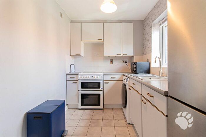 2 Bedroom Flat For Sale In Copperfields, Laindon, SS15