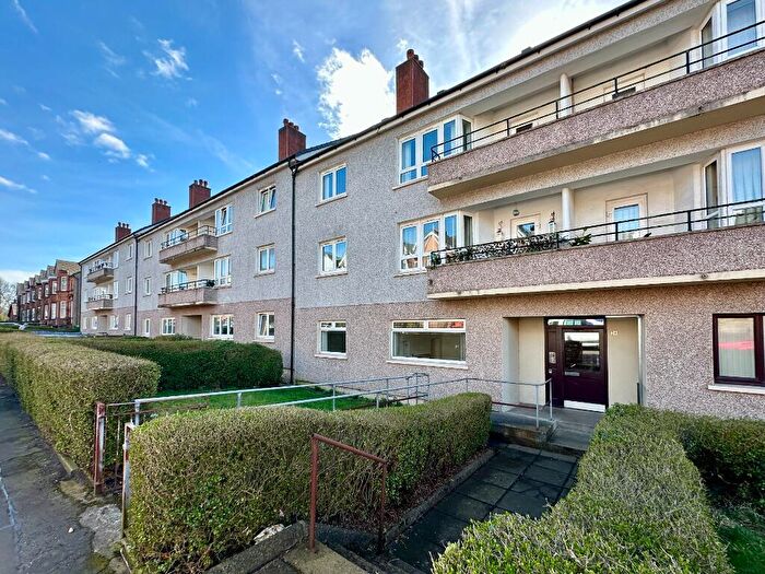 2 Bedroom Flat To Rent In Tennyson Drive, Tollcross, Glasgow, G31
