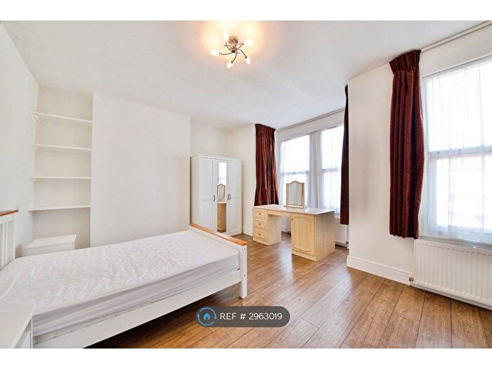 4 Bedroom Terraced House To Rent In Warwick Road, London, N11