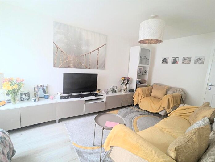 2 Bedroom Semi-Detached House For Sale In Edwards Drive, Fair Oak, SO50