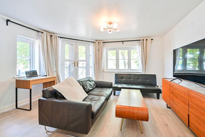 2 Bedroom Flat To Rent In Brunswick Quay, Rotherhithe, London, SE16