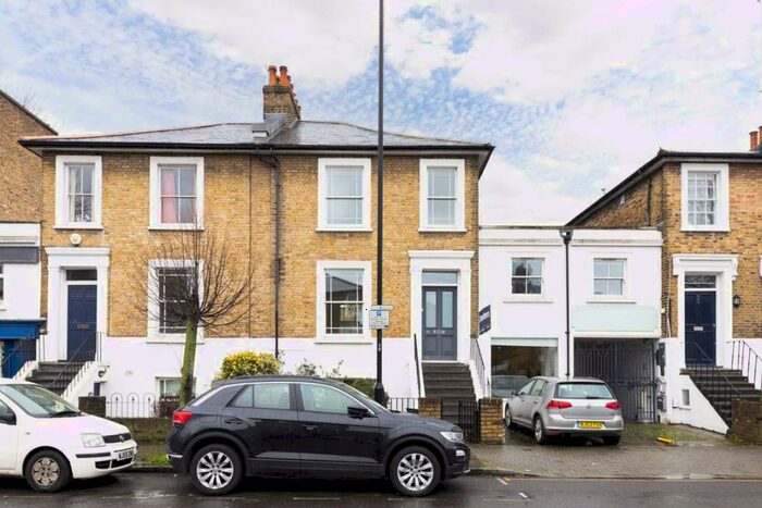 4 Bedroom House To Rent In Southgate Road, Islington, N1