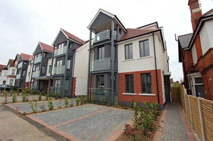 1 Bedroom Apartment To Rent In Balmoral Apartments, - Valkyrie Road, Westcliff-on-Sea, Essex, SS0