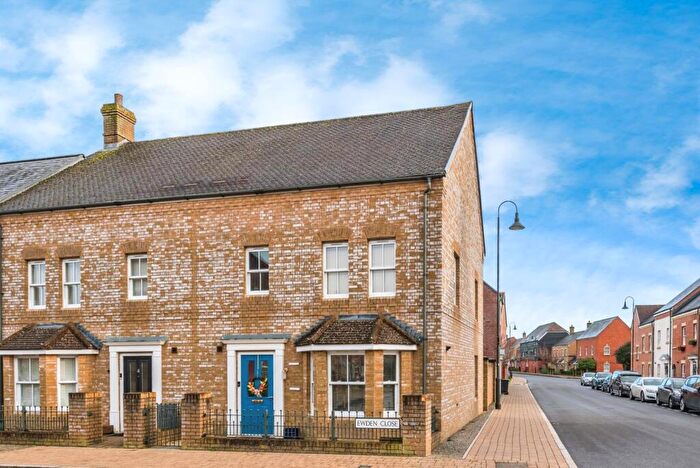 3 Bedroom End Of Terrace House For Sale In Ewden Close, Swindon, Wiltshire, SN1