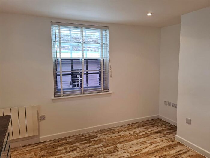 1 Bedroom Flat To Rent In Flat, High Street, Saffron Walden, CB10