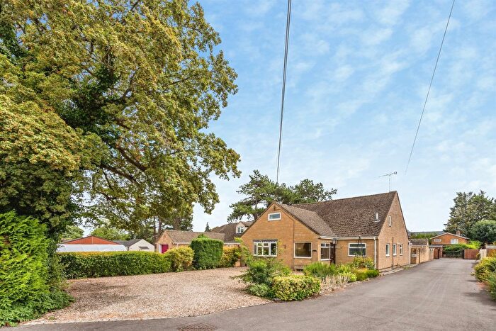 4 Bedroom Detached Bungalow For Sale In Arkell Avenue, Carterton, OX18