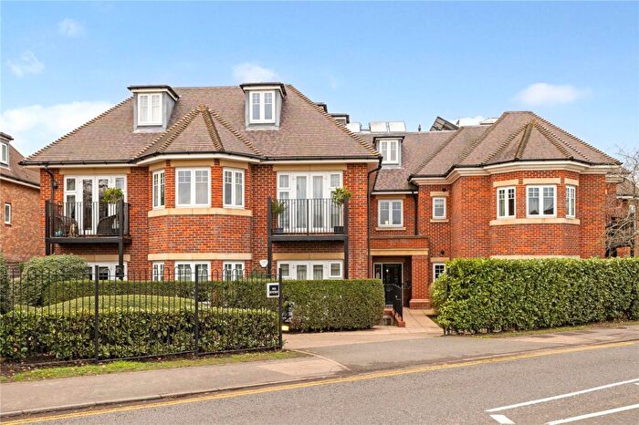 3 Bedroom Apartment For Sale In Between Streets, Cobham, Surrey, KT11