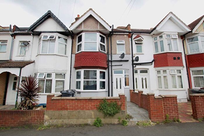 Studio To Rent In Cromwell Road, Hounslow, TW3