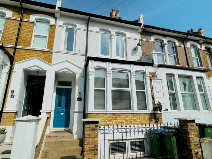 4 Bedroom Maisonette To Rent In Heavitree Road, Plumstead, London, SE18