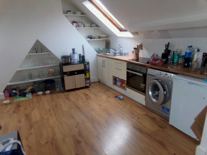 1 Bedroom Flat To Rent In Fairmile Avenue, London, SW16