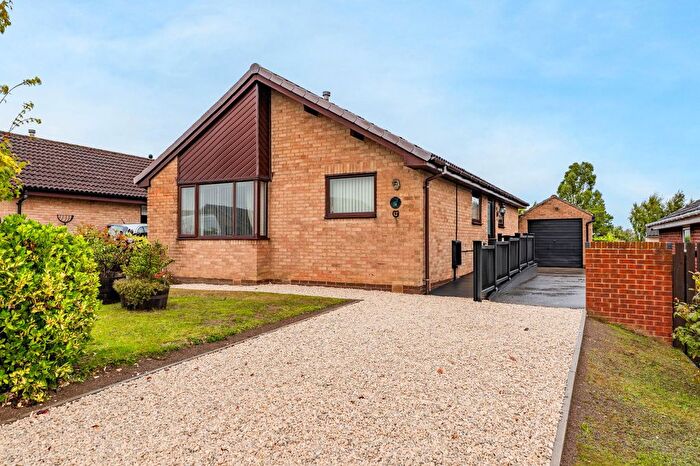 3 Bedroom Bungalow For Sale In Radford Close, Ravenfield, Rotherham, S65