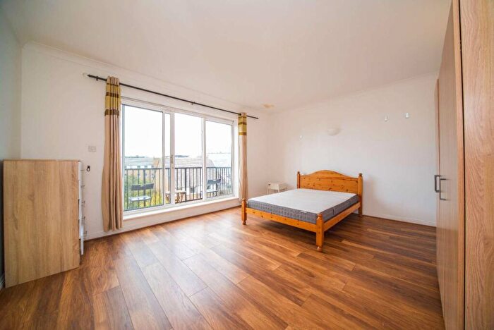 3 Bedroom Flat To Rent In Narrow Street, Limehouse, London, E14