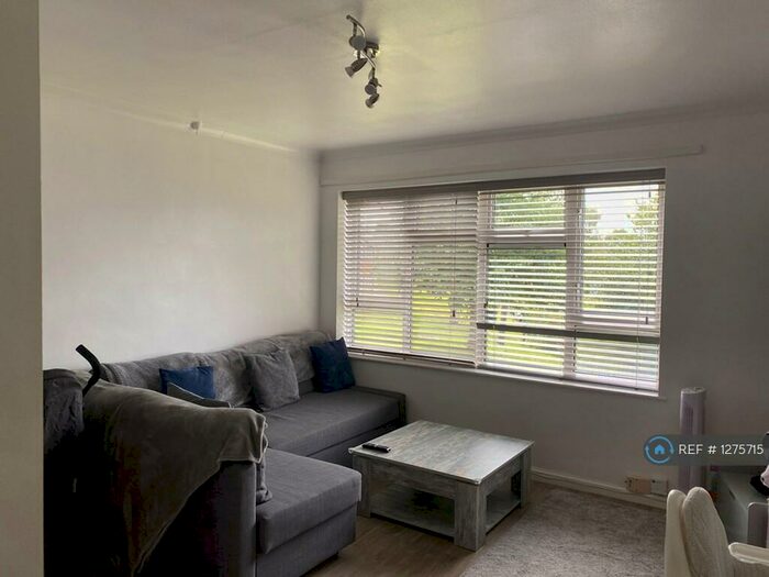 1 Bedroom Flat To Rent In Chawn Hill Close, Stourbridge, DY9