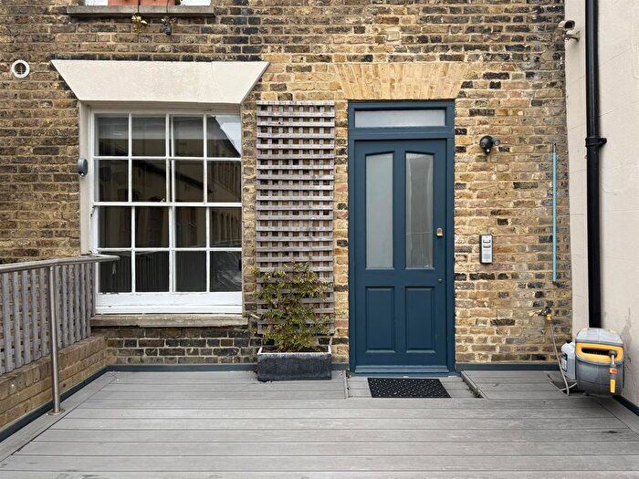 1 Bedroom Flat To Rent In High Street, Gravesend, Kent, DA11