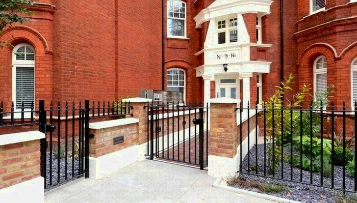 3 Bedroom Flat To Rent In Hamlet Court, Hamlet Gardens, London, W6