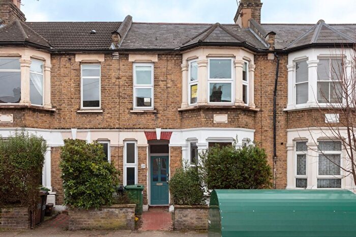2 Bedroom Maisonette For Sale In Albert Road, Leyton, London, E10