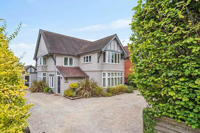 4 Bedroom Detached House For Sale In Beaconsfield Road, Farnham Common, Slough, SL2
