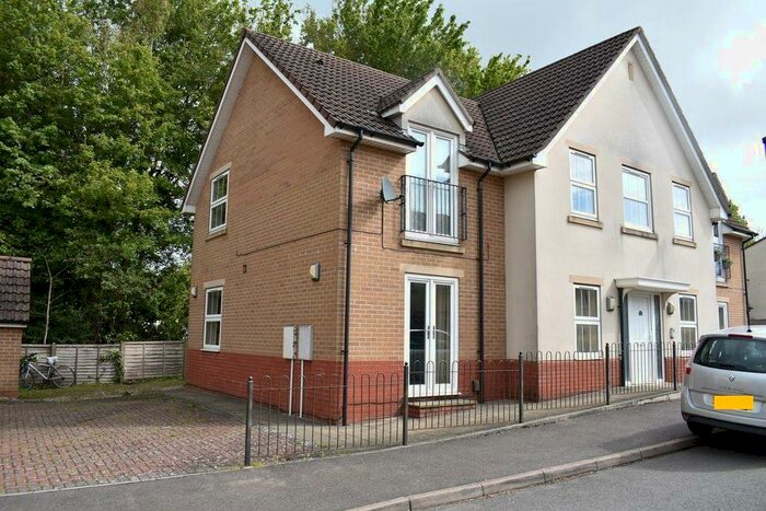 1 Bedroom Flat To Rent In Broad Lane, Yate, Bristol, Gloucestershire, BS37