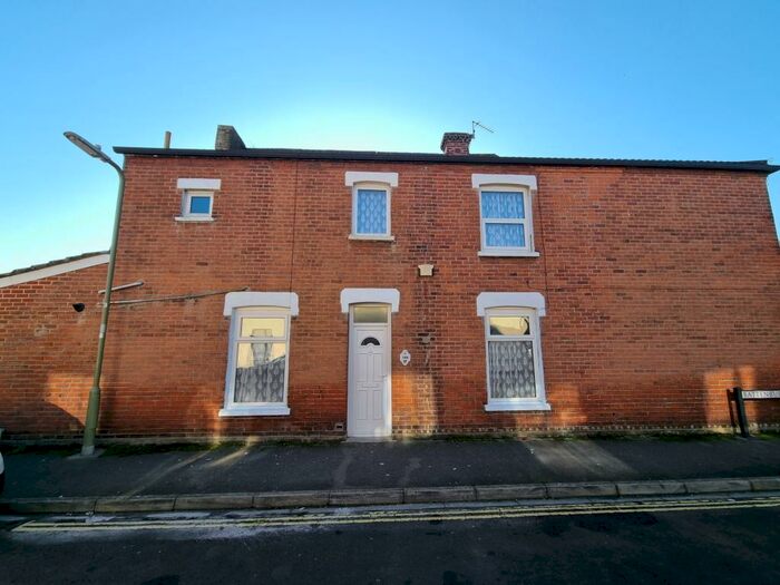 3 Bedroom House To Rent In Queens Road, Gosport, PO12