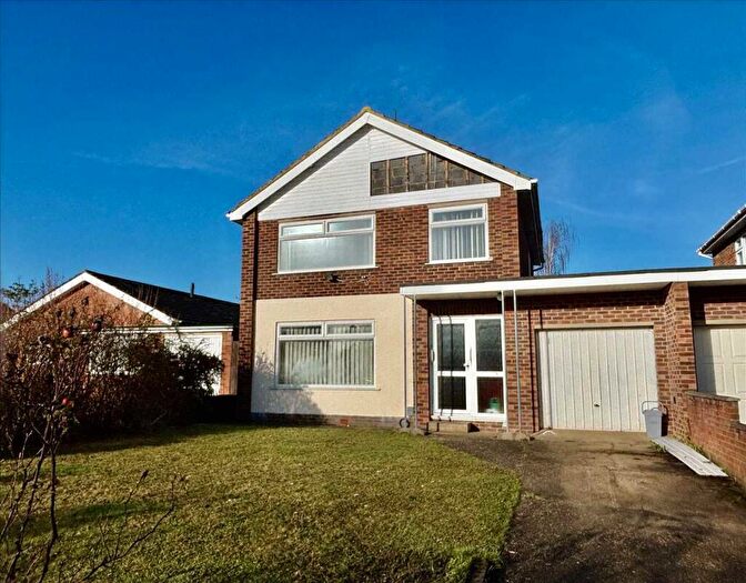 3 Bedroom Detached House For Sale In Conway Crescent, Bedford, MK41