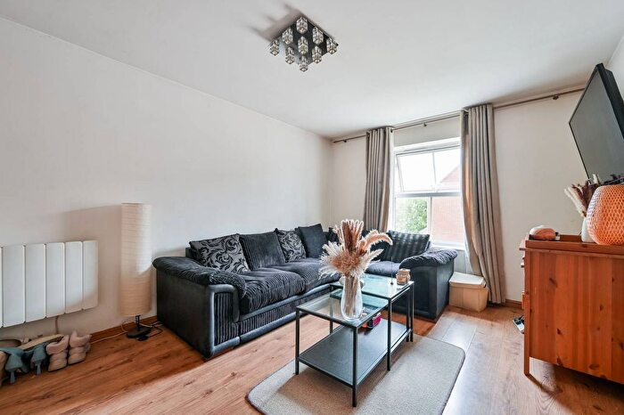 1 Bedroom Flat To Rent In Bellermine Close, Thamesmead, London, SE28