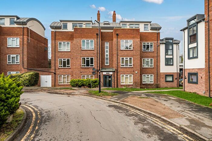 2 Bedroom Apartment For Sale In Courtlands, Maidenhead, SL6
