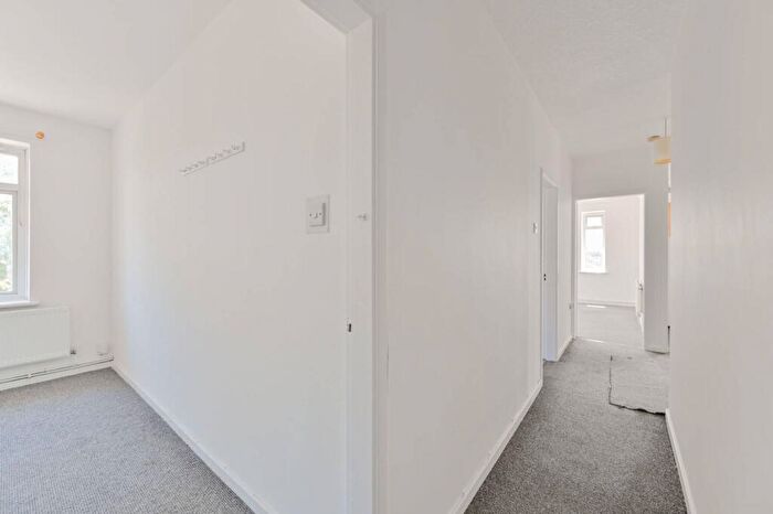 3 Bedroom Flat To Rent In London Road, Mitcham, CR4