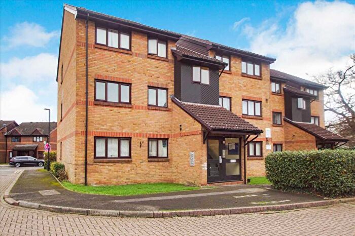 2 Bedroom Apartment For Sale In Littlebrook Avenue, Burnham, SL2