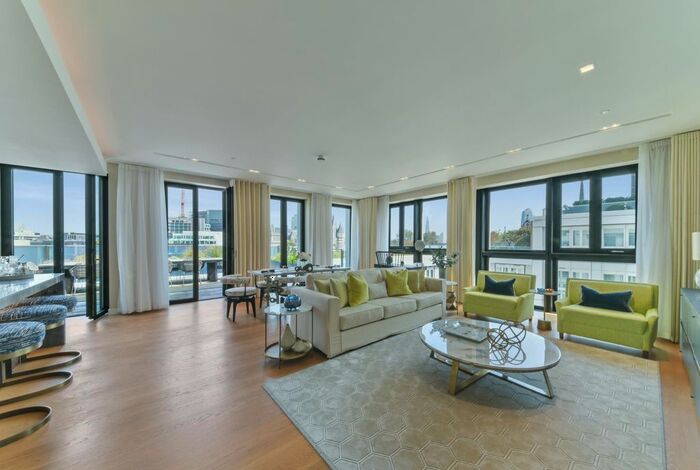 3 Bedroom Flat To Rent In Lincon Square, Holborn, London, WC2A