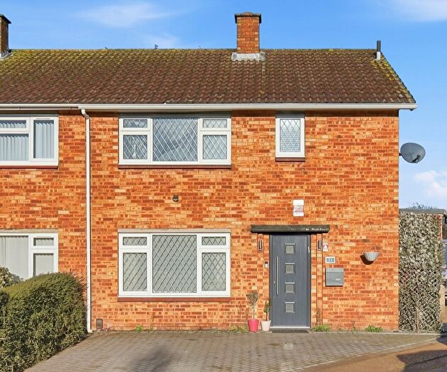 3 Bedroom Semi Detached House For Sale In Hampden Place, Frogmore, St. Albans, AL2