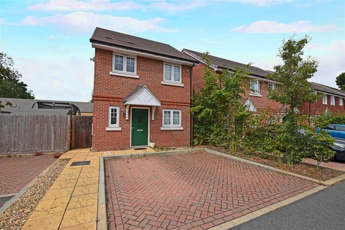 2 Bedroom Detached House To Rent In Chenneston Close, Sunbury-On-Thames, TW16