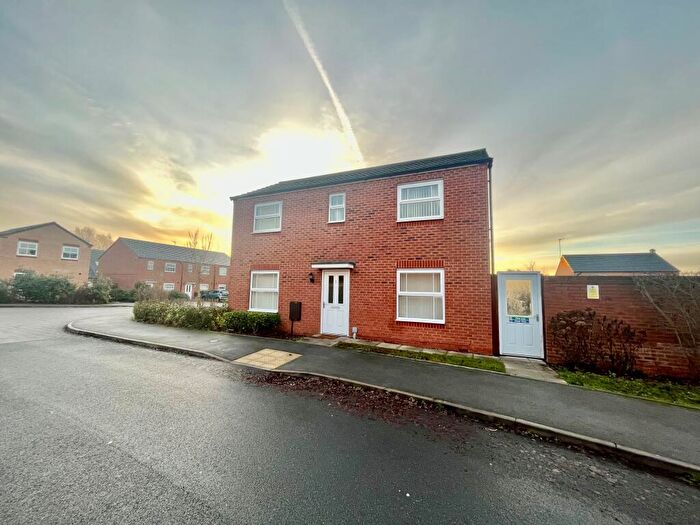 4 Bedroom House To Rent In Cherry Tree, Coventry, CV4
