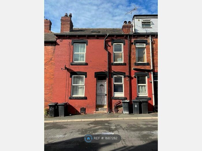 2 Bedroom Terraced House To Rent In Woodview Mount, Leeds, LS11
