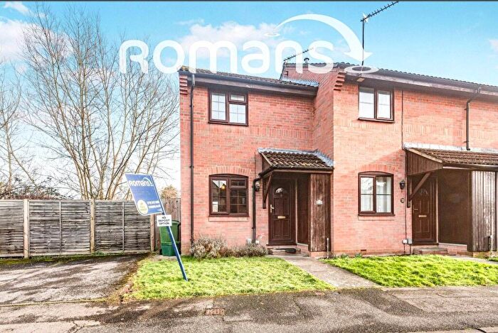 2 Bedroom Semi Detached House For Sale In Woodfield Way, Theale, Reading, RG7