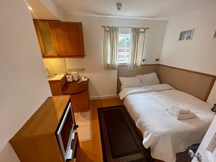 Studio To Rent In Fulham Palace Road, London, W6