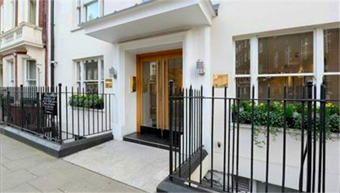 2 Bedroom Flat To Rent In Hill Street, Mayfair, London, W1J