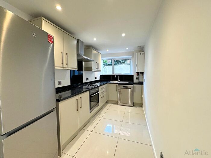 2 Bedroom Flat To Rent In High Beech, Eversley Park Road, Winchmore Hil, N21