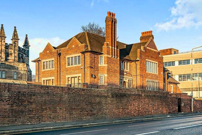 2 Bedroom Flat To Rent In King Street, Dudley, West Midlands, DY2