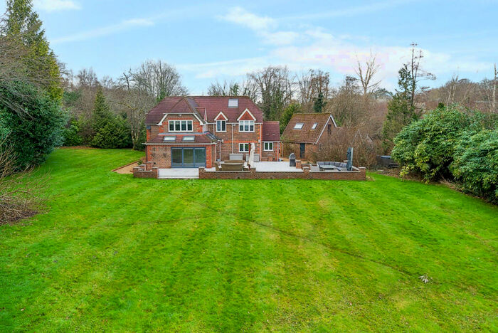 4 Bedroom Detached House For Sale In Moor Park Way, Farnham, Surrey, GU9