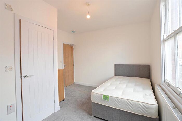 3 Bedroom Terraced House To Rent In Ruth Square, Sheffield, S10